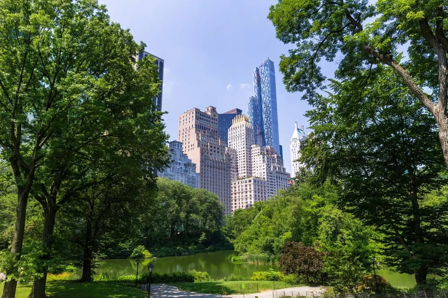 Central Park The Pond, Manhattan Credit to lunamarina